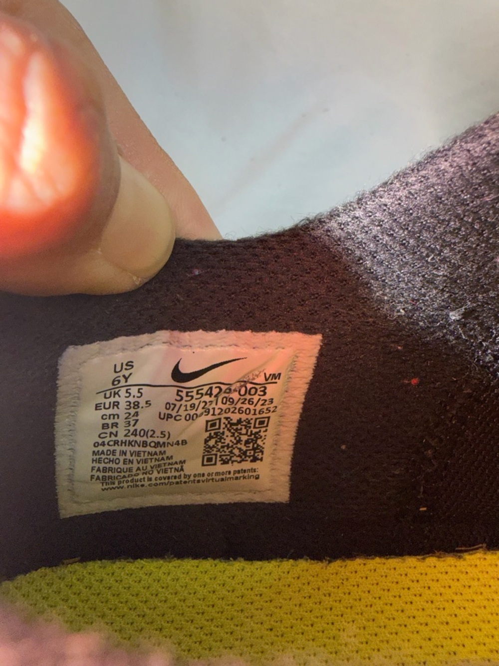 Nike Air Max 2013 (GS) "Black Volt" – Youth/Grade School Size 6Y - Picture 8 of 8